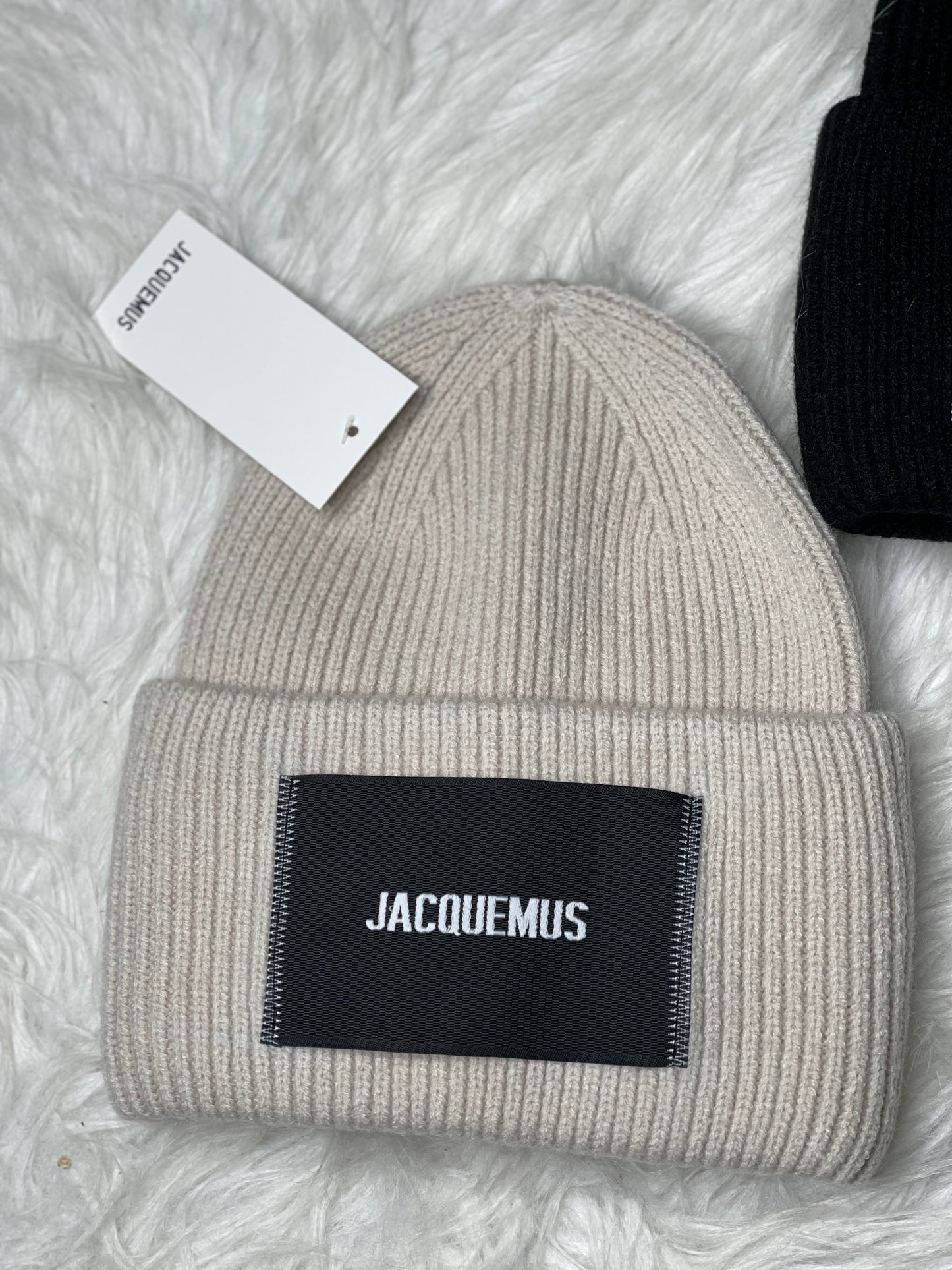 Bonnet J