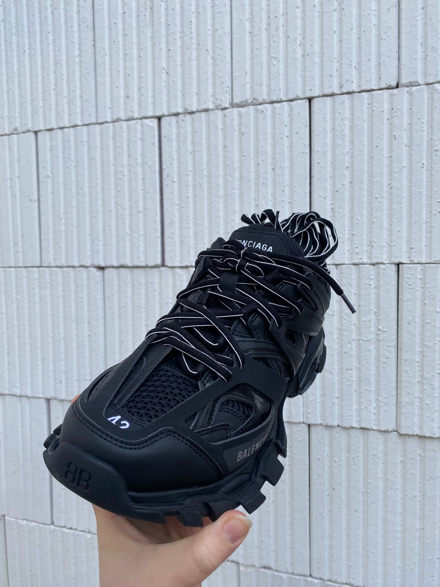 Sneakers track