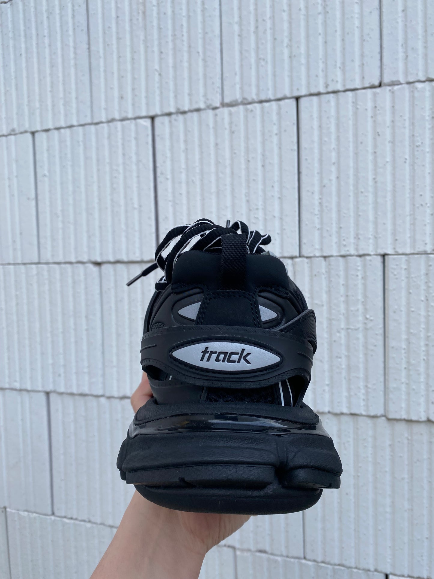 Sneakers track