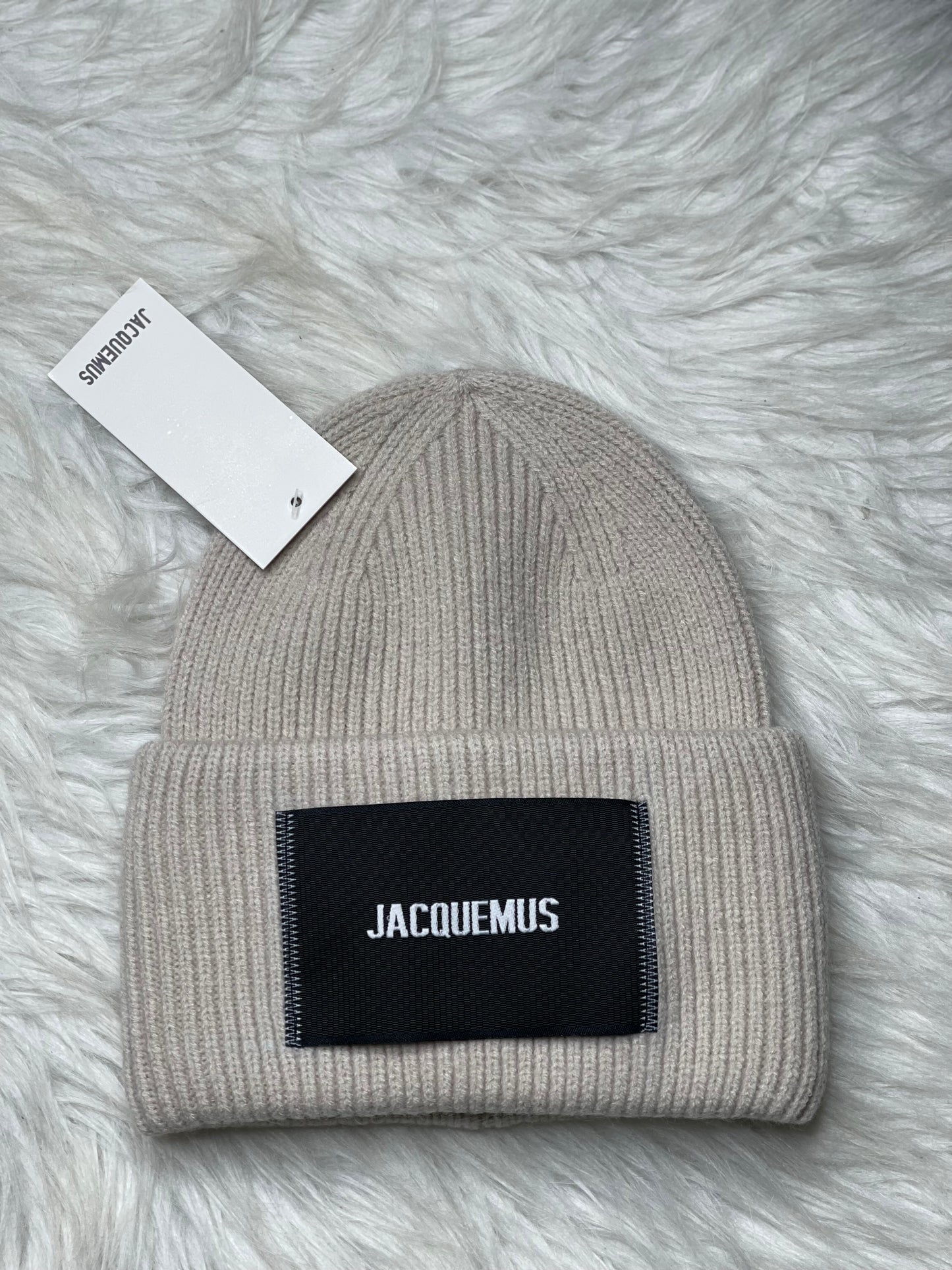 Bonnet J