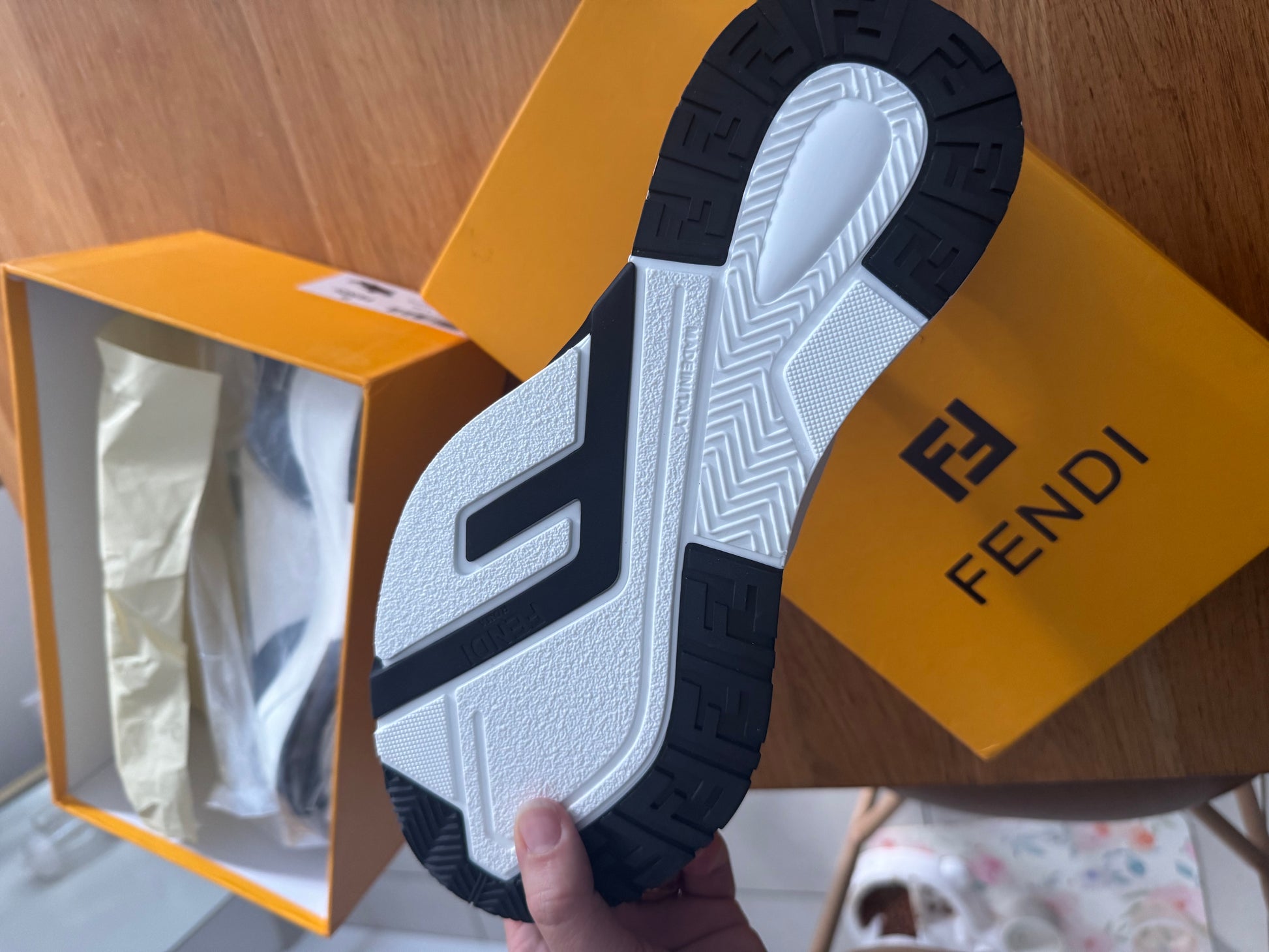 Basket taille 44
