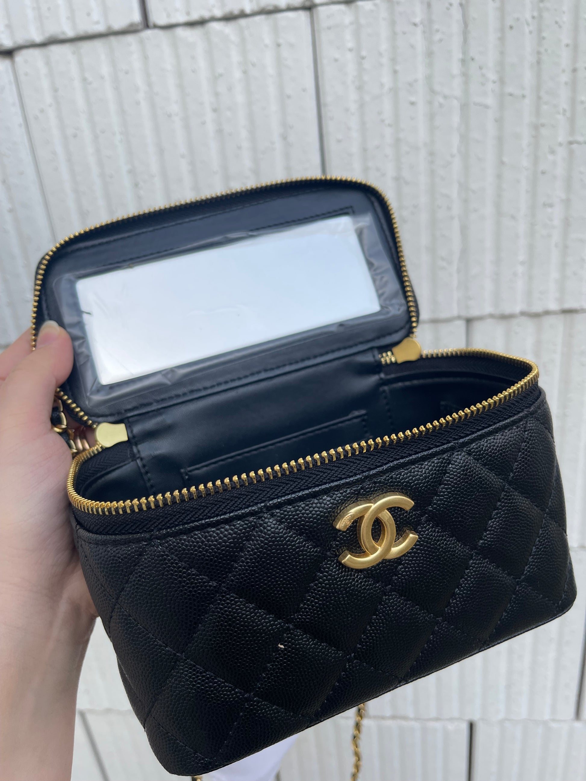 Vanity cuir caviar