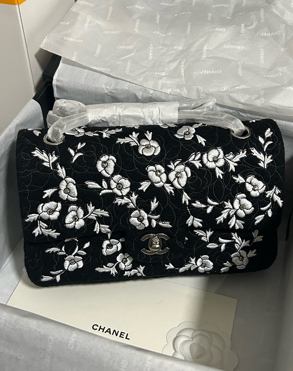 Sac brodé camélia top qualité