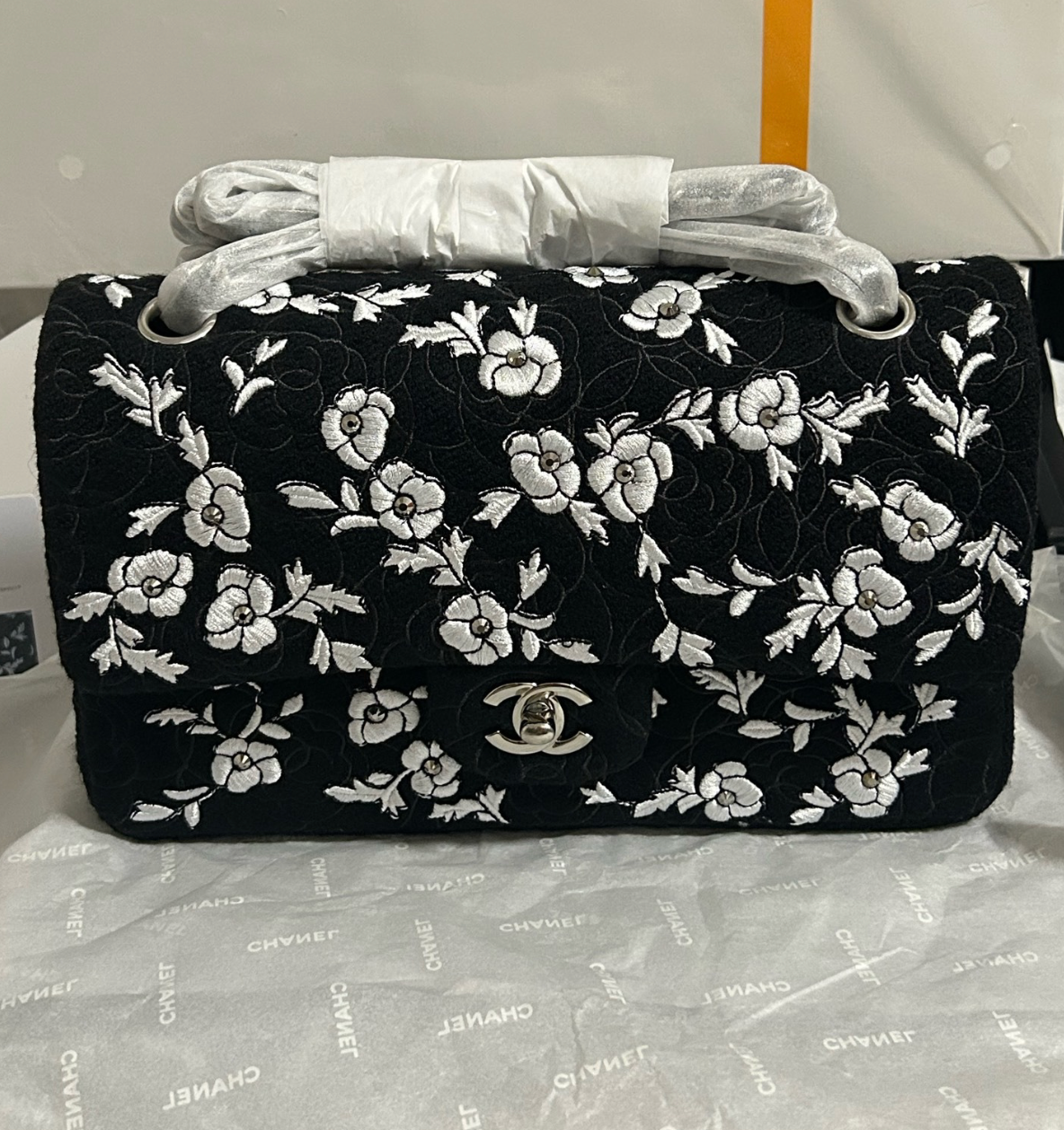 Sac brodé camélia top qualité