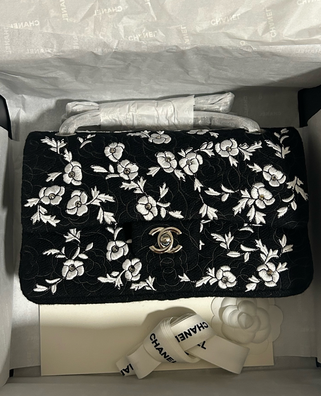 Sac brodé camélia top qualité