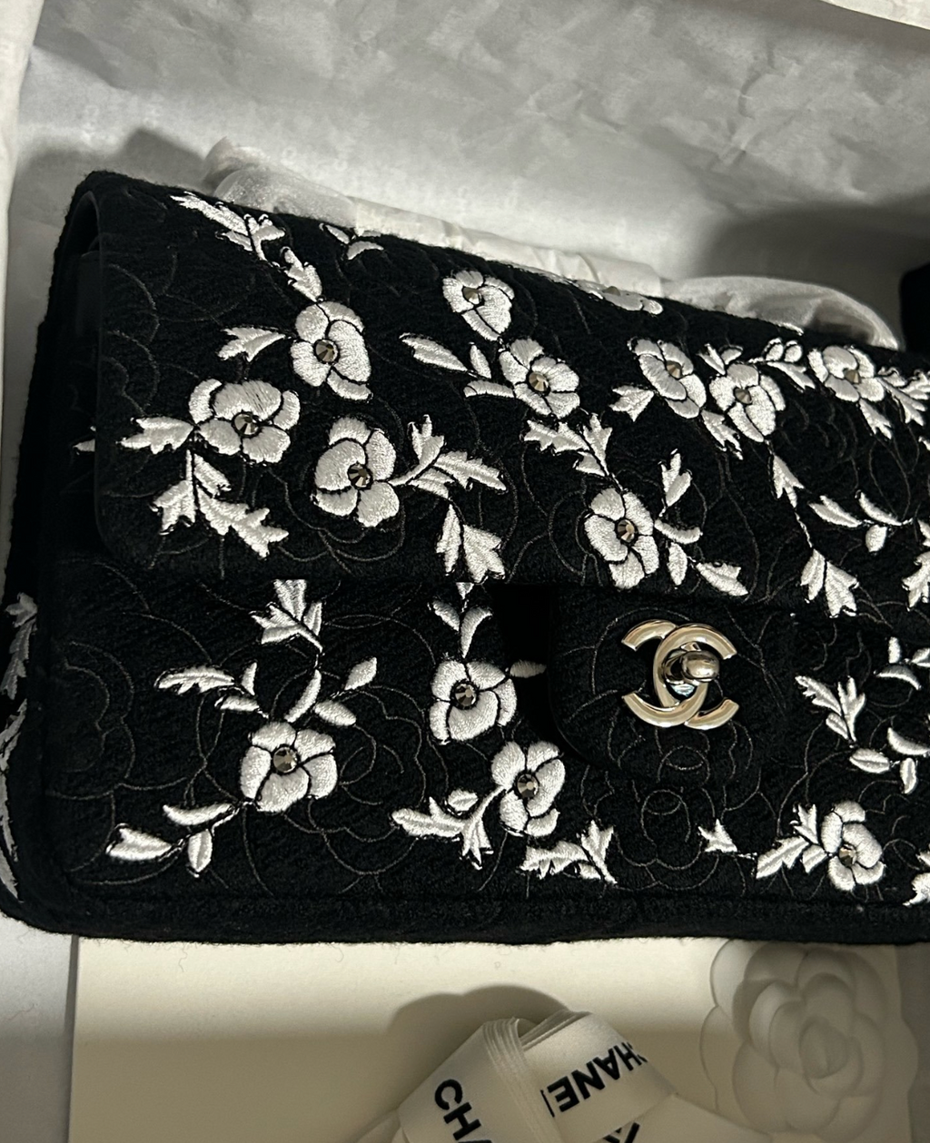 Sac brodé camélia top qualité