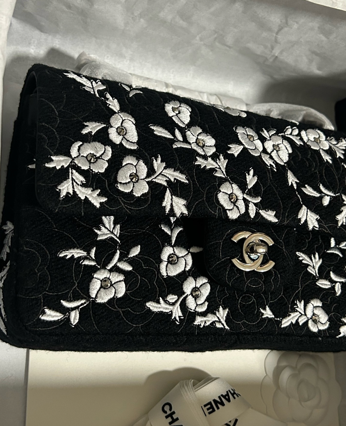Sac brodé camélia top qualité