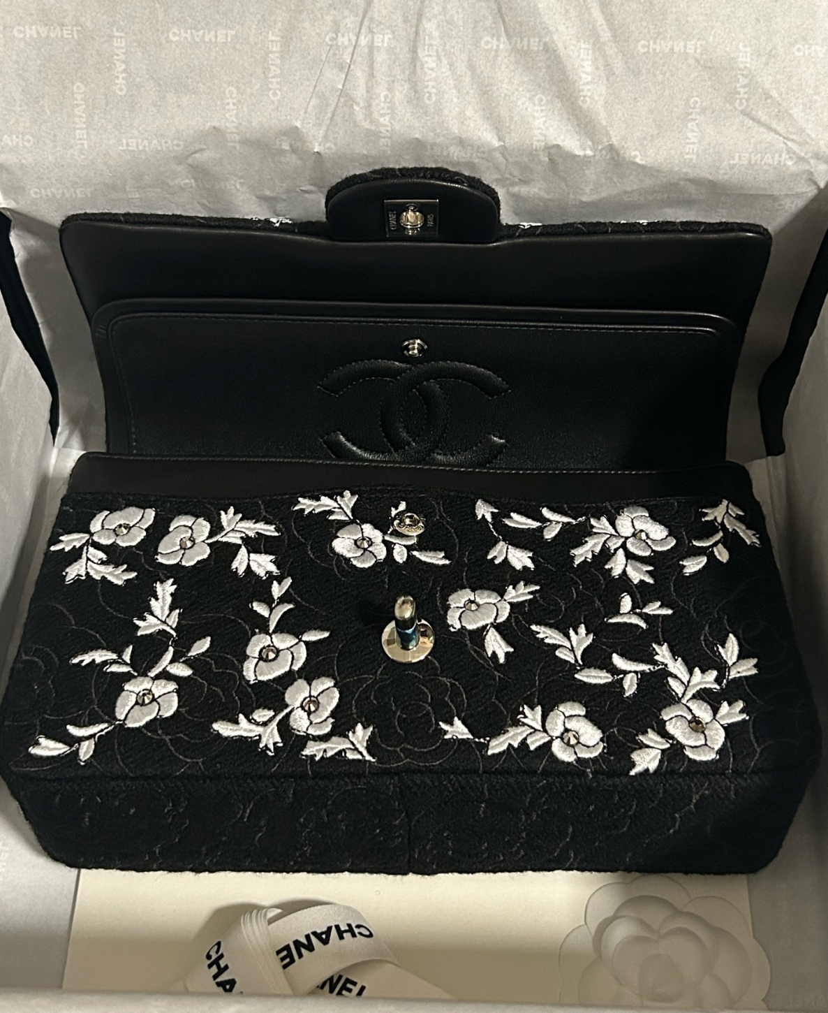 Sac brodé camélia top qualité