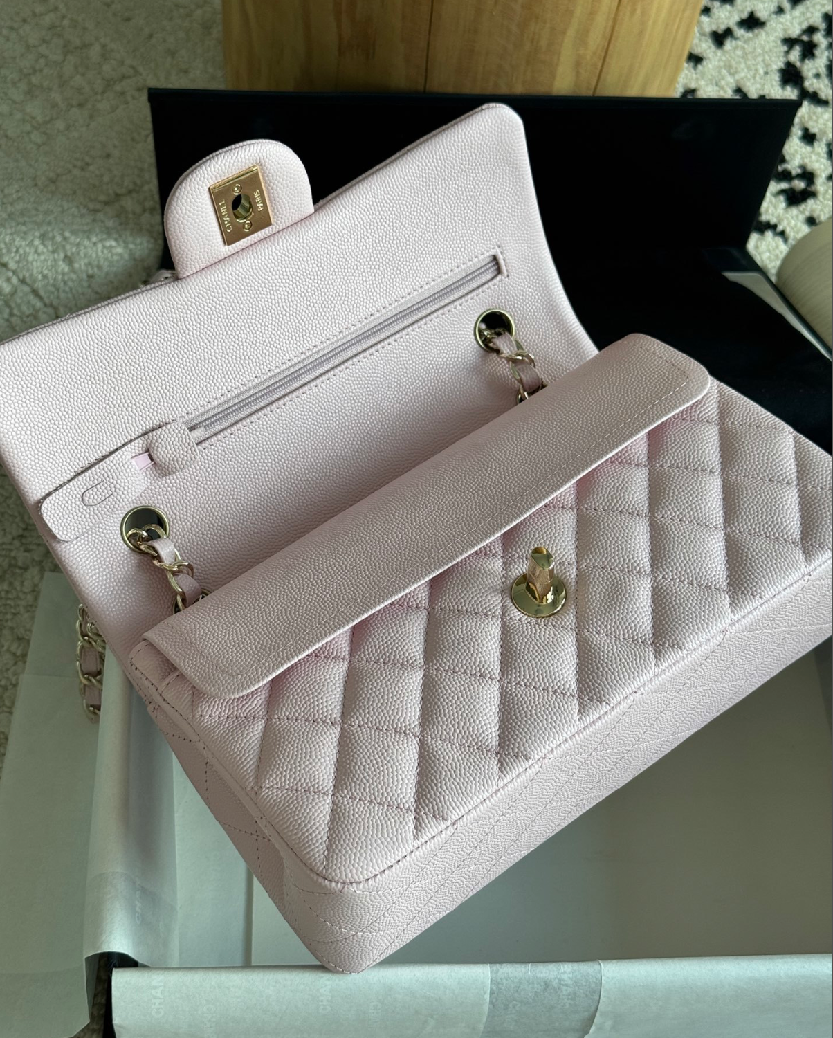 Sac brodé cuir caviar top qualité