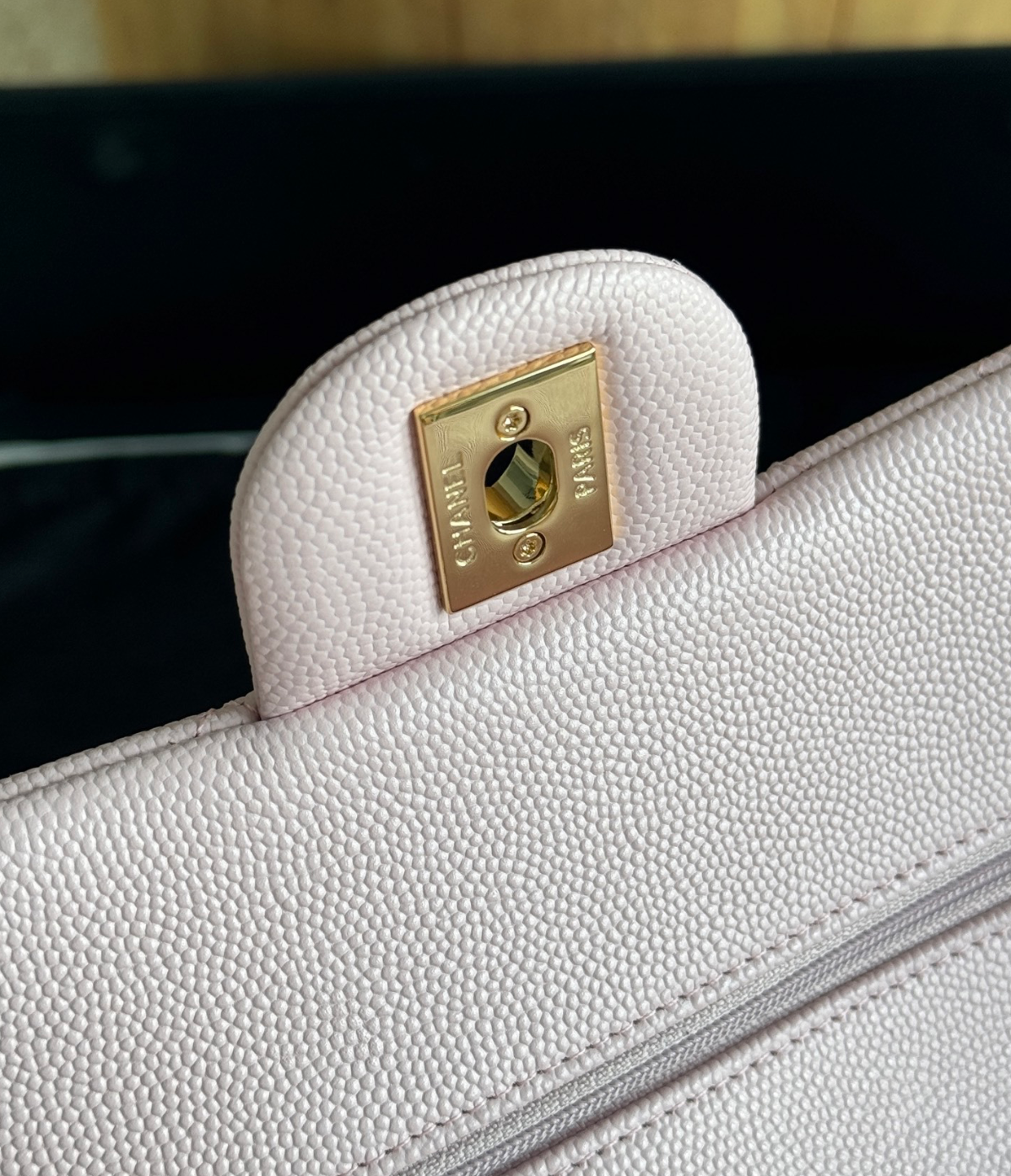 Sac brodé cuir caviar top qualité