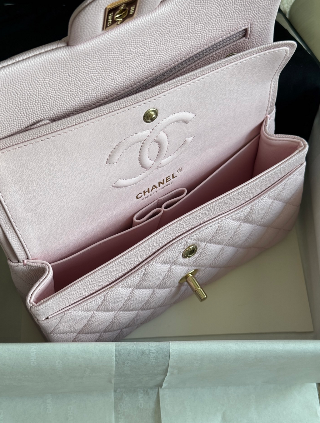 Sac brodé cuir caviar top qualité