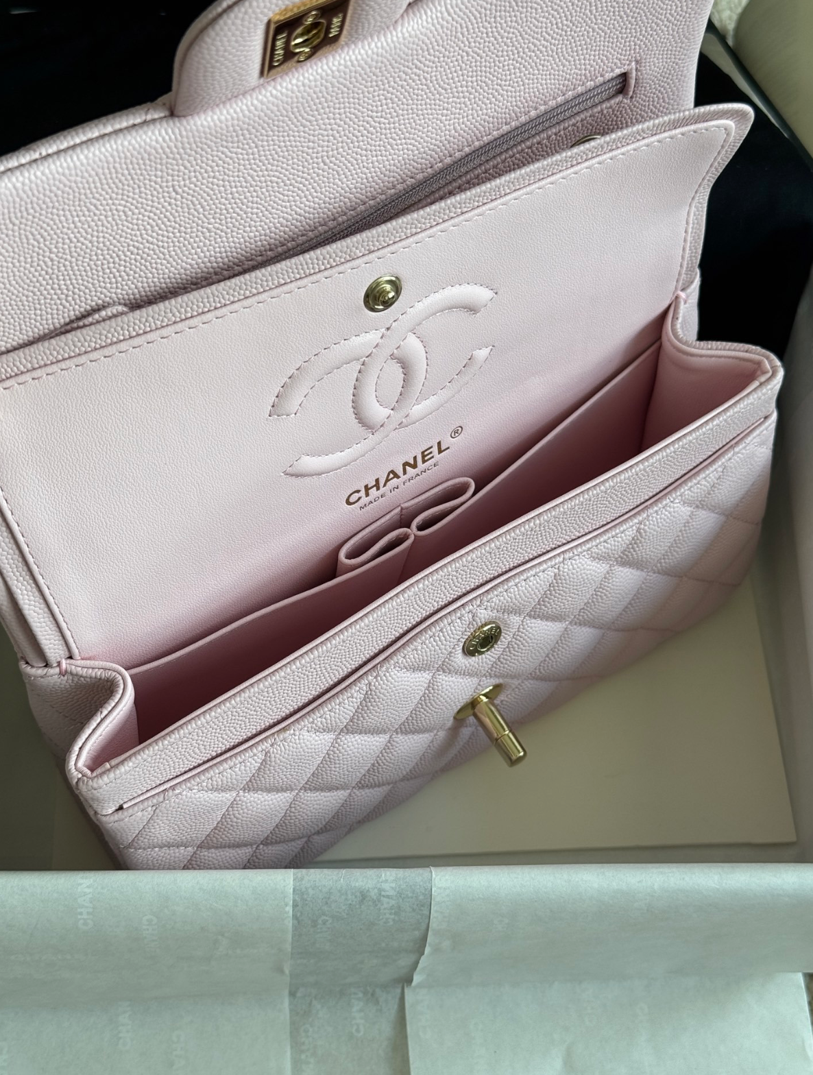 Sac brodé cuir caviar top qualité