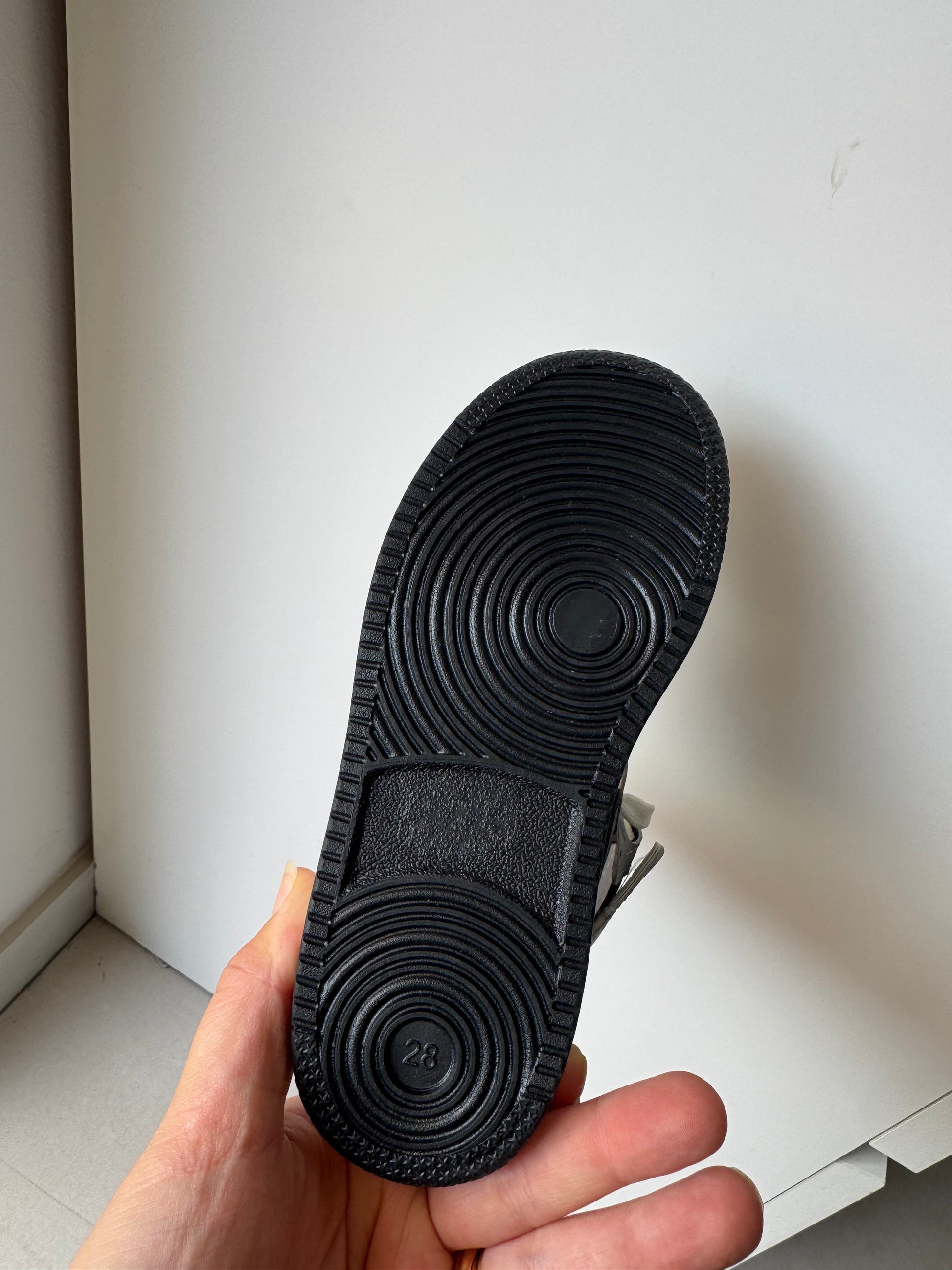 Basket taille 28
